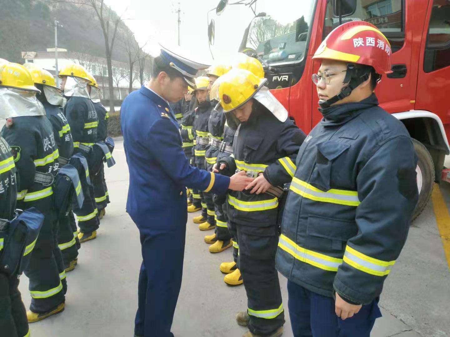 支隊督導組對黃龍縣消防救援大隊春節(jié)前工作開展督導檢查 -.