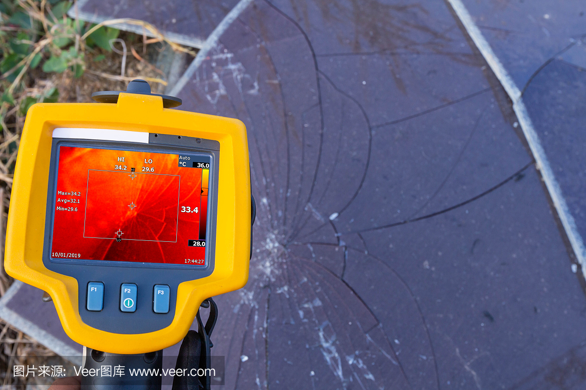 熱掃描(熱成像相機),工業(yè)設備,用于檢查內部溫度的機器進行預防性維護,這是太陽能電池板裂紋